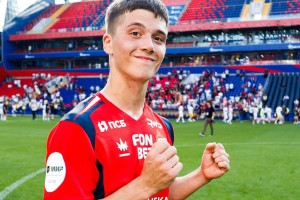 曝曼联或500万签中场小妖！6场3球1助攻，他有儿魔梦尤其敬仰弗爵