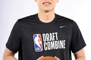 杨瀚森联合试训首战高效12分 三分+强硬2+1初露峥嵘 杨瀚森联合试训首战高效12分 三分+强硬2+1初露峥嵘