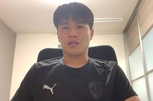 日本23岁国脚加盟德甲：从学生兵到J联赛主力，成长之路可供学习