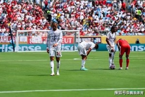 踢假球?拜仁0-1本菲卡，8人轮换避切尔西，进八强或战巴黎