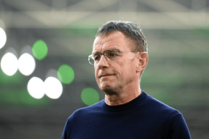 一度被捧为曼联救世主的朗尼克，为何不到两个月就跌落神坛？