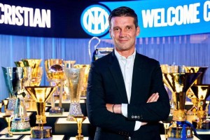 国际米兰50大胜，新帅表现出色，两名新援亮眼