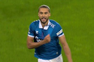 免费空霸表态乐意加盟曼联！拉爵尚未展开谈判，两大障碍制约转会