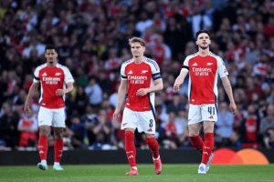 主场沦陷+定位球崩盘！丢球成致命伤，阿森纳落后巴黎，亿元防线能否守住欧冠奇迹？