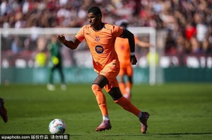 西甲-莱万失点桑切斯点射弑旧主 巴萨1-4塞维让出榜首