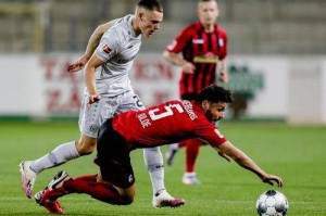 德甲巅峰对决:弗赖堡主场硬刚勒沃库森 德甲巅峰对决:弗赖堡主场硬刚勒沃库森