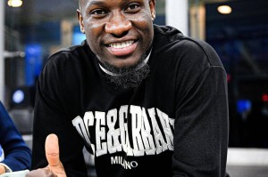 国米有意回签奥纳纳,或与曼联争比利时新星!唐纳鲁马惊人工资曝光 国米有意回签奥纳纳,或与曼联争比利时新星!唐纳鲁马惊人工资曝光