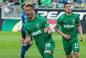 25111期足彩胜负平推荐：欧冠费伦茨交手占优 + 主场强势