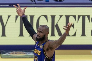 名记:交易是假的 种种迹象表明这将是詹姆斯最后一季 名记:交易是假的 种种迹象表明这将是詹姆斯最后一季