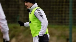 马奎尔伤情曝光卡里克如释重负！队友盼其续约，称曼联若让他走太离谱