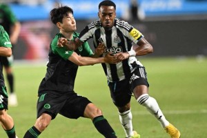 纽卡斯尔热身赛不敌韩国球队，威洛克重伤离场雪上加霜