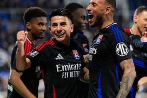 死敌变救星！大巴黎砸4500万帮里昂保级，法甲七冠王躲过降级危机