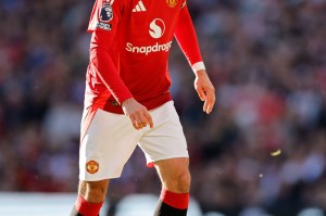 曼联铁卫变身边锋，马奎尔神级表现助红魔大胜毕尔巴鄂