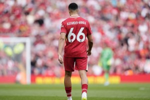 克洛普为阿诺德辩护,呼吁球迷珍惜过去荣耀 克洛普为阿诺德辩护,呼吁球迷珍惜过去荣耀