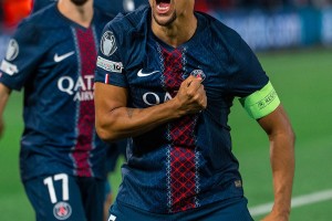 巴黎备战巴萨前连损大将,恩里克的卫冕冠军怎么了? 巴黎备战巴萨前连损大将,恩里克的卫冕冠军怎么了?