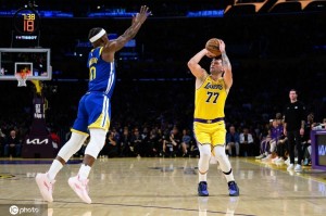 带不动!詹姆斯休战 东契奇空砍43分12板9助2断1帽 带不动!詹姆斯休战 东契奇空砍43分12板9助2断1帽