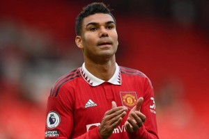 卡塞米罗的“降薪续约”:曼联豪赌的理性回归,还是战术革新的妥协? 卡塞米罗的“降薪续约”:曼联豪赌的理性回归,还是战术革新的妥协?