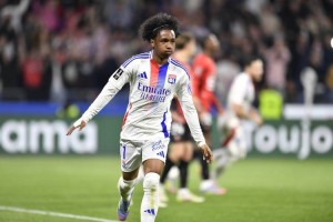 记者:埃弗顿为M-福法纳送出正式报价,拜仁曾有意但专注于迪亚斯 记者:埃弗顿为M-福法纳送出正式报价,拜仁曾有意但专注于迪亚斯