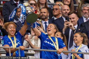 铁锤帮“祸从口出”!英超赛场再现恐同阴霾,西汉姆联遭重罚敲响警钟! 铁锤帮“祸从口出”!英超赛场再现恐同阴霾,西汉姆联遭重罚敲响警钟!