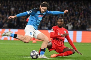 意甲焦点战：那不勒斯主场争冠冲刺，都灵客场搅局