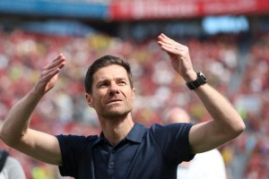 多特蒙德4-2逆转勒沃库森，连赢四场逼近前四，欧冠席位希望再燃