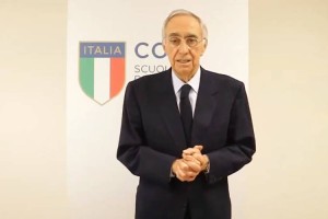 时任意足协主席谈电话门:剥夺尤文意甲冠军合理,但不该授予国米 时任意足协主席谈电话门:剥夺尤文意甲冠军合理,但不该授予国米