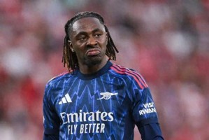 看完埃泽在左路的挣扎,才明白阿尔特塔的这次战术实验有多么失败 看完埃泽在左路的挣扎,才明白阿尔特塔的这次战术实验有多么失败