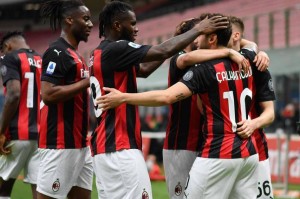 意甲争冠焦点：那不勒斯主场冲榜首，卡利亚里客场掀韧性风暴！