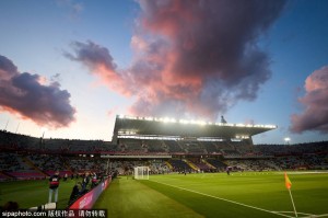 巴塞罗那与法兰克福的欧冠对决：VIP门票已售，球迷文化与安全措施详解