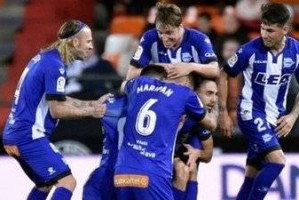 西甲中游激战：贝蒂斯主场迎战阿拉维斯，谁能笑傲比利亚马林？