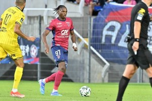 BBC:阿森纳或报价20岁雷恩后卫雅奎特,但取决于是否有后卫离队 BBC:阿森纳或报价20岁雷恩后卫雅奎特,但取决于是否有后卫离队