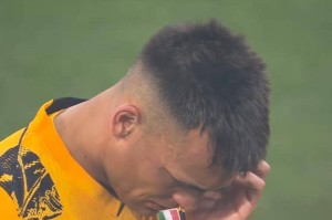 两球领先被逆转！国米队长扔袖标自责，家庭变故下他能否再站起来？