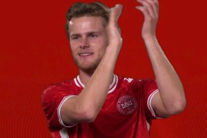 曝曼联欲4000万签阿莫林旧部!预算限制买中场,恐又沦为抬价工具 曝曼联欲4000万签阿莫林旧部!预算限制买中场,恐又沦为抬价工具