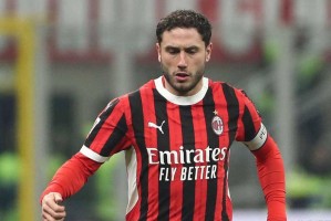 AC米兰右后卫调整引援战略，法甲强人因对方高价交易滞缓