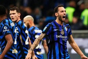 恰尔汗奥卢想加盟土超豪门,请求国米放他走低价难谈 恰尔汗奥卢想加盟土超豪门,请求国米放他走低价难谈