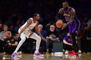 小里弗斯:詹姆斯进攻武器库还不到杜兰特一半 小里弗斯:詹姆斯进攻武器库还不到杜兰特一半