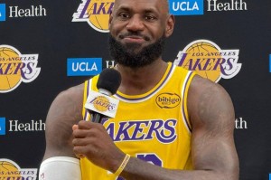 詹姆斯:我和妻女共同决定何时退役 第23季让我兴奋 詹姆斯:我和妻女共同决定何时退役 第23季让我兴奋