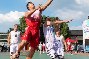 拜仁德甲险胜多特：凯恩戴帽创纪录，图赫尔警告球队勿轻敌