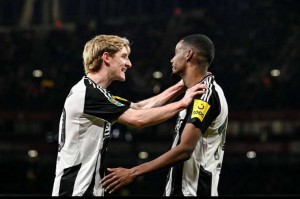 1亿豪砸+24小时加速！利物浦抢伊萨克最后机会，纽卡疯狂截胡？