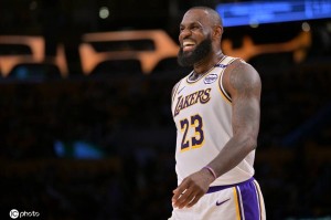 新赛季新规:节末超远投不中 不计入个人投篮命中率 新赛季新规:节末超远投不中 不计入个人投篮命中率