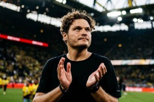 违约金来了，1500万！穆里尼奥与费内巴切闹翻，德甲神帅来替！