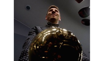 欧冠官方还在怀念梅西！晒出梅西和金球奖的合影！