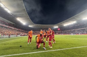 爆！奥斯梅恩拒沙特6300万镑诱惑，只为曼联阿森纳？锋线格局要变天！