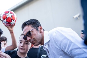 布冯谈当年欧冠染红：虽感到羞愧但我还会那么做&不知道为何被罚