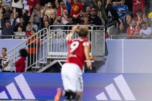 曼联4-1热身两连胜,库尼亚轮休霍伊伦德破荒!中锋进球带来双赢局面 曼联4-1热身两连胜,库尼亚轮休霍伊伦德破荒!中锋进球带来双赢局面