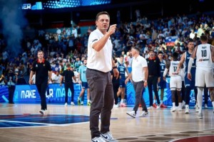 斯洛文尼亚主帅质疑判罚 东契奇:这辈子没遇过这种事 斯洛文尼亚主帅质疑判罚 东契奇:这辈子没遇过这种事