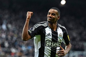 利物浦新赛季豪华锋线亮相，伊萨克或加盟开创巨星组合