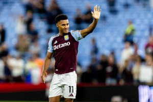 镜报：曼联和维拉谈过拉什福德&沃特金斯互换，现在曼联仍关注他