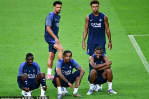 登贝莱险胜亚玛尔,荣膺2025年《十一人》金球奖 登贝莱险胜亚玛尔,荣膺2025年《十一人》金球奖