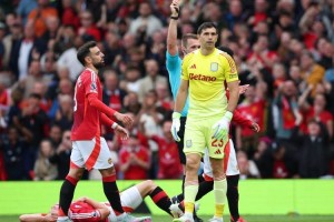 记者：曼联、马竞近几周考察了大马丁，球员想踢欧冠